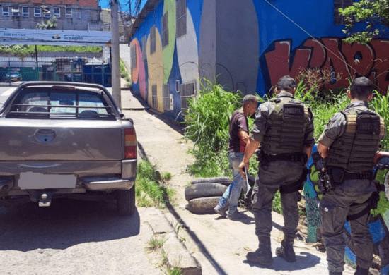 GCM apreende veículo por descarte irregular de resíduos sólidos no Jardim Jovaia