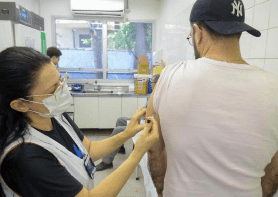 UBS abertas aos sábados são oportunidade para atualizar a carteirinha de vacinação