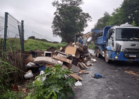 Prefeitura remove descartes irregulares no Jardim Rizzo