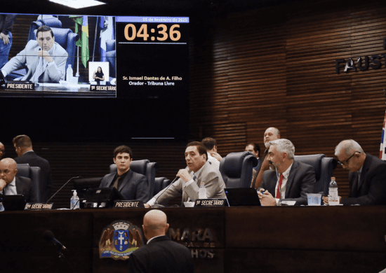 Em sessões extraordinárias, vereadores aprovam dois projetos da Prefeitura