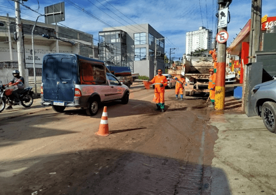 Prefeitura instaura força-tarefa para recuperar a cidade e atender famílias após fortes chuvas