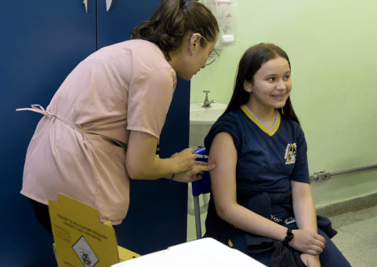 Prefeitura reforça vacinação contra a dengue em UBS abertas no sábado