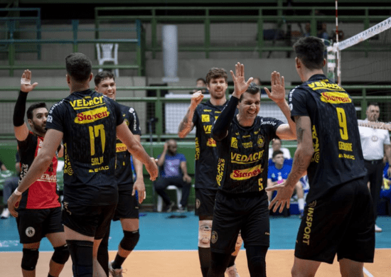 Vedacit Vôlei Guarulhos luta, mas sofre derrota para líder Sada Cruzeiro