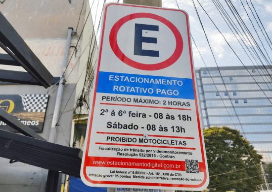 Câmara de Guarulhos aprova isenção parcial de Zona Azul para motoristas de app