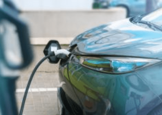 Mais carros elétricos nas ruas: Brasil bate recorde de vendas e importações