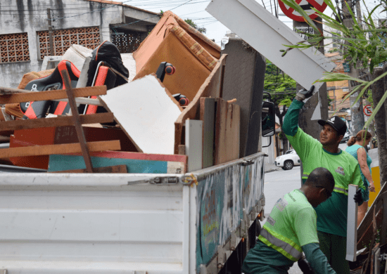 Operação Cata-Tralha atende Chácara Cabuçu e Recreio São Jorge no final de semana