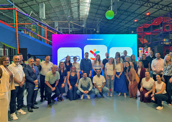 Escolas particulares se reúnem para conhecer fornecedores e discutir inovação