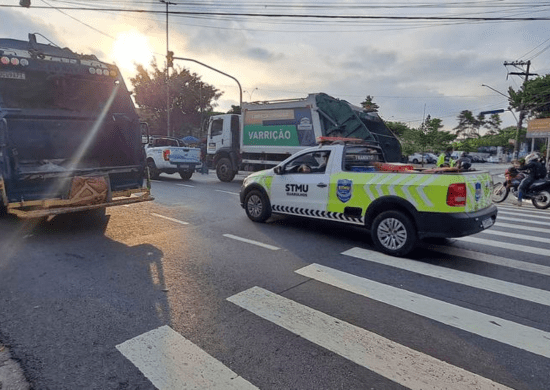 Prefeitura realiza limpeza de ruas e organização do tráfego durante evento de pós-Carnaval