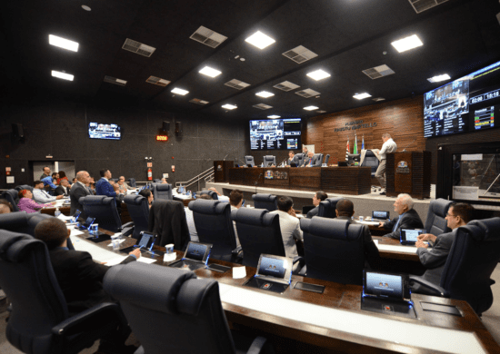 Vereadores aprovam três projetos em primeira discussão na sessão da Câmara desta segunda-feira
