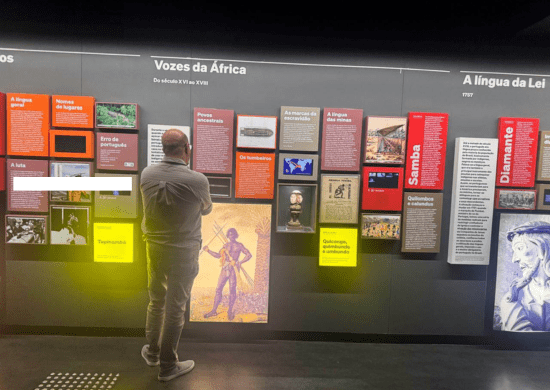 Professores de Guarulhos participam de formação no Museu da Língua Portuguesa