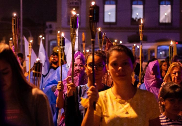 Procissão do Fogaréu marca início das celebrações da Semana Santa em Guarulhos