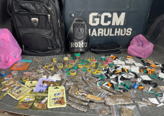 GCM apreende 319 porções de entorpecentes com um homem e um adolescente no Jardim Cumbica