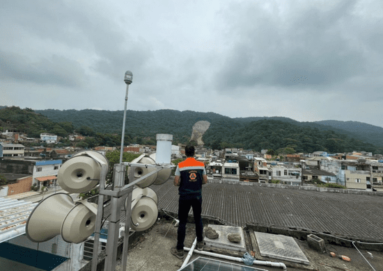Governo de SP entrega sirene em áreas de risco em Ferraz de Vasconcelos e Grande SP