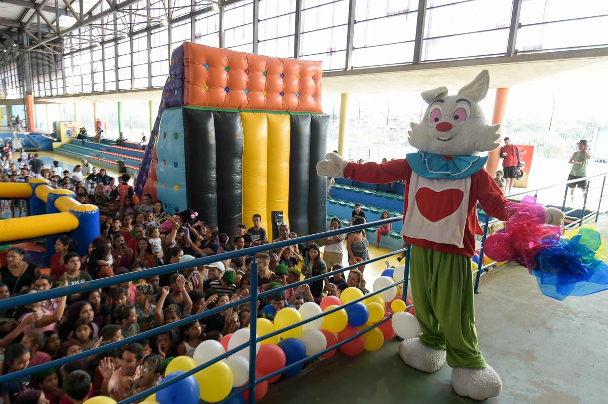 Fundo Social distribui mais de 4.700 chocolates no projeto Páscoa para Todos