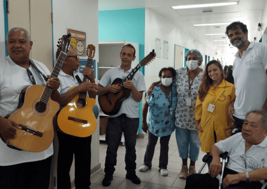 Prefeitura leva Orquestra Coração da Viola para apresentação em hospital Infantil