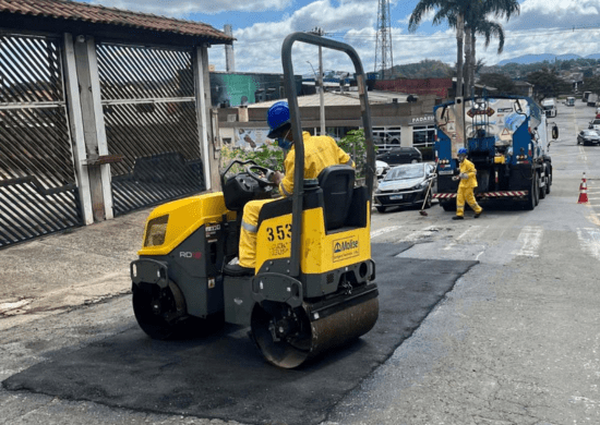 Prefeitura inicia Operação Tapa Buraco em vias de diversos bairros