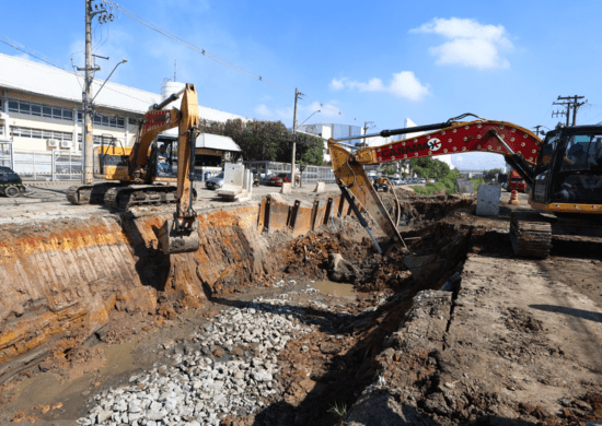 Obras de drenagem e canalização são retomadas na rua Panambi, em Cumbica