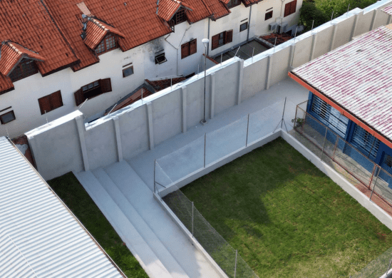 Prefeitura realiza obras para ampliar segurança e conforto em escola no Jardim Rosa de França