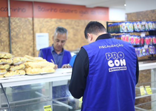 Procon Guarulhos autua supermercado por venda de produtos vencidos e outras irregularidades