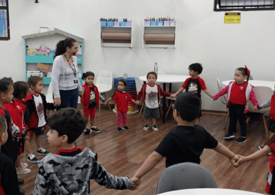 Atividades no Centro Municipal de Incentivo à Leitura reúnem 700 alunos em abril