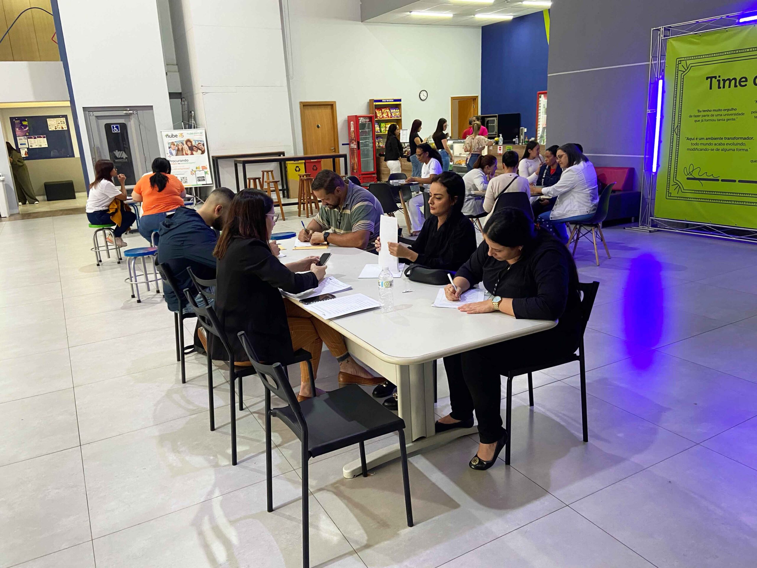 Mais de 1,1 mil pessoas participam de processo seletivo para vagas de emprego em novo hospital