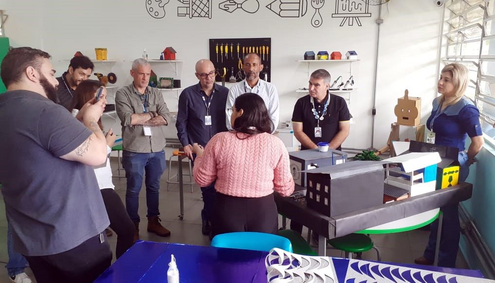 Prefeitura firma parcerias para seminário de robótica e tecnologias educacionais