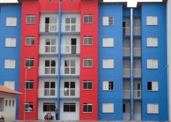 Prefeitura entrega 163 títulos de propriedade a moradores de nove bairros