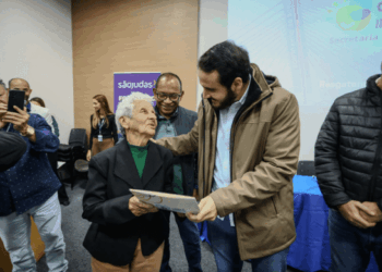 Programa municipal A Casa É Minha contempla 163 famílias de nove bairros com títulos de propriedade