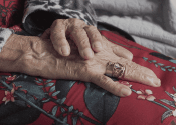 Artista guarulhense lança no Teatro Padre Bento filme sobre família inspirado em sua avó