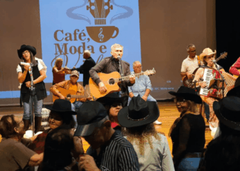 Café Moda e Viola apresenta especial junino no teatro do CEU Ponte Alta