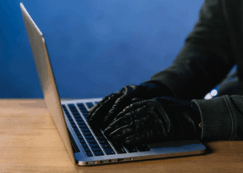 Junho Violeta abre programação com palestra para idosos sobre prevenção contra golpes