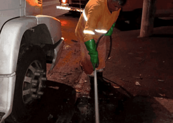 Prefeitura promove limpeza de boca de lobo e roçagem na Cidade Satélite Cumbica