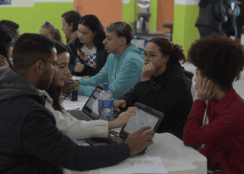 Mutirão +Estágios atrai mais de 200 jovens ao CEU Ponte Alta