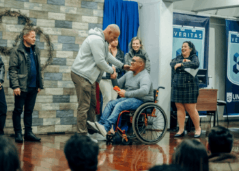 Formatura da EJA emociona alunos e professores em cerimônia na UNG