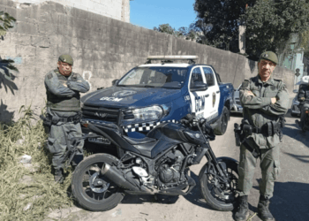 GCM recupera motocicleta roubada e abandonada em córrego na Vila Galvão