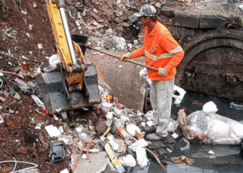 Prefeitura promove limpeza de resíduos no Jardim Presidente Dutra