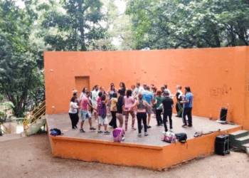 Dança circular no Bosque Maia convida à conexão com a natureza no Junho Marrom
