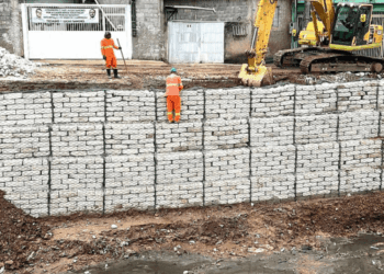 Prefeitura dá início à segunda fase das obras de contenção em rua no Jardim Mediterrâneo