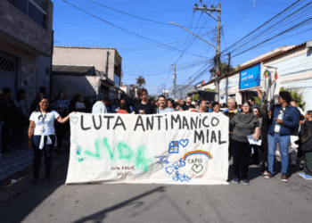 Caminhada em Defesa da Luta Antimanicomial reúne centenas de pessoas em Guarulhos