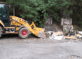 Prefeitura remove descarte irregular em via do Parque Continental