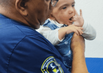 GCM salva criança de dois anos com manobra de desengasgo no Jardim Vila Galvão