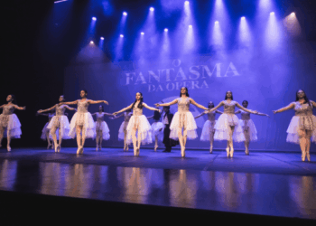 Alunos apresentam mostra de dança no Teatro Adamastor