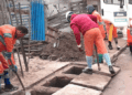 Prefeitura promove a limpeza manual de boca de lobo no Invernada