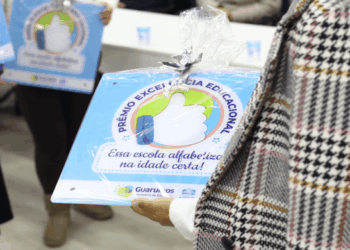 Escolas de Guarulhos com boas práticas em alfabetização são premiadas no Paço Municipal