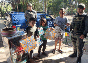 GCM desenvolve atividades educativas com crianças no Zoológico Municipal