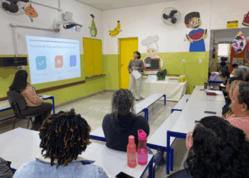 Encontro na EPG Tizuko Sakamoto debate o impacto do uso excessivo de telas por crianças