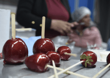 Mães atípicas participam de oficina de culinária da Prefeitura de Guarulhos sobre Morango do Amor