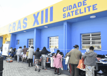 Varal Solidário do Fundo Social de Guarulhos distribui 2 mil roupas e leva dignidade à Cidade Satélite