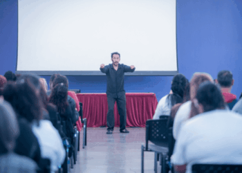 Educadores de Guarulhos participam de encontro do Programa Saúde na Escola sobre cuidados com a voz