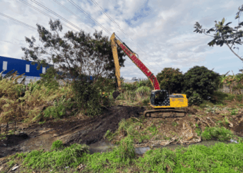 Prefeitura de Guarulhos finaliza desassoreamento de córrego no Jardim Ottawa
